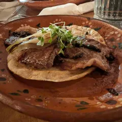Coyote Fuego Mezcalería, foto de Adam